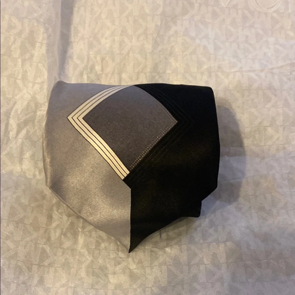 NWOT Elegant Black and Gray Men's Tie